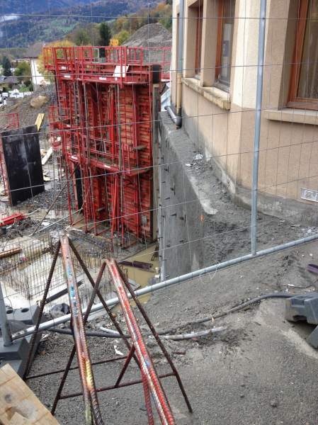 Travaux spéciaux : réalisation reprise en sous oeuvre paroi clouée béton projeté tirantée