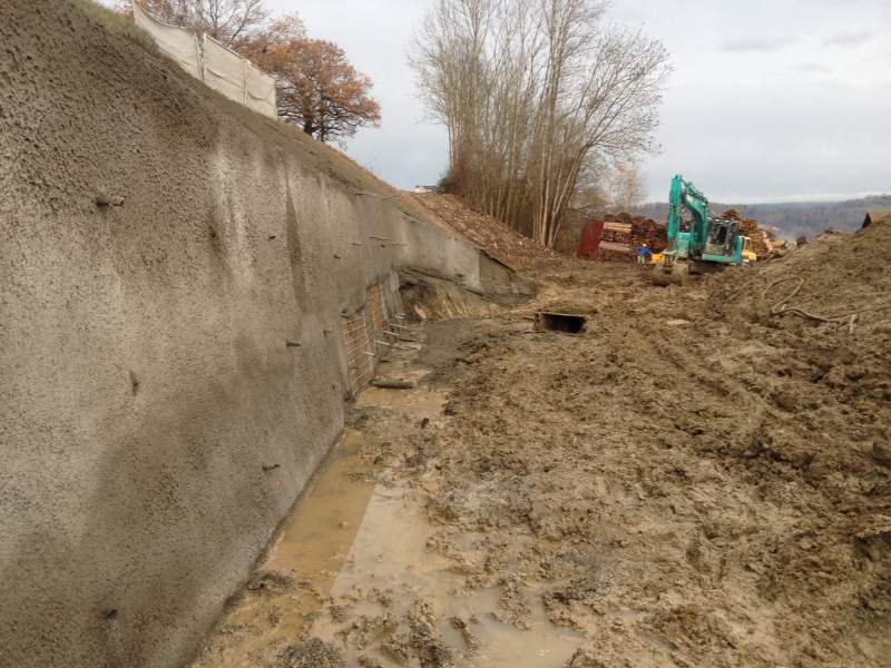 Travaux spéciaux : Mur de soutènement en béton projeté tiranté. Allonzier la Caille (74)